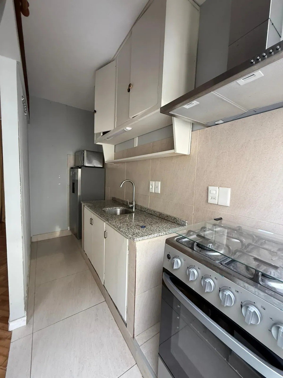 ALQUILER EN EL CENTRO DE 1 DORMITORIO AMUEBLADO, PISO ALTO AL FRENTE, AIRES, PORTERIA · Foto 3