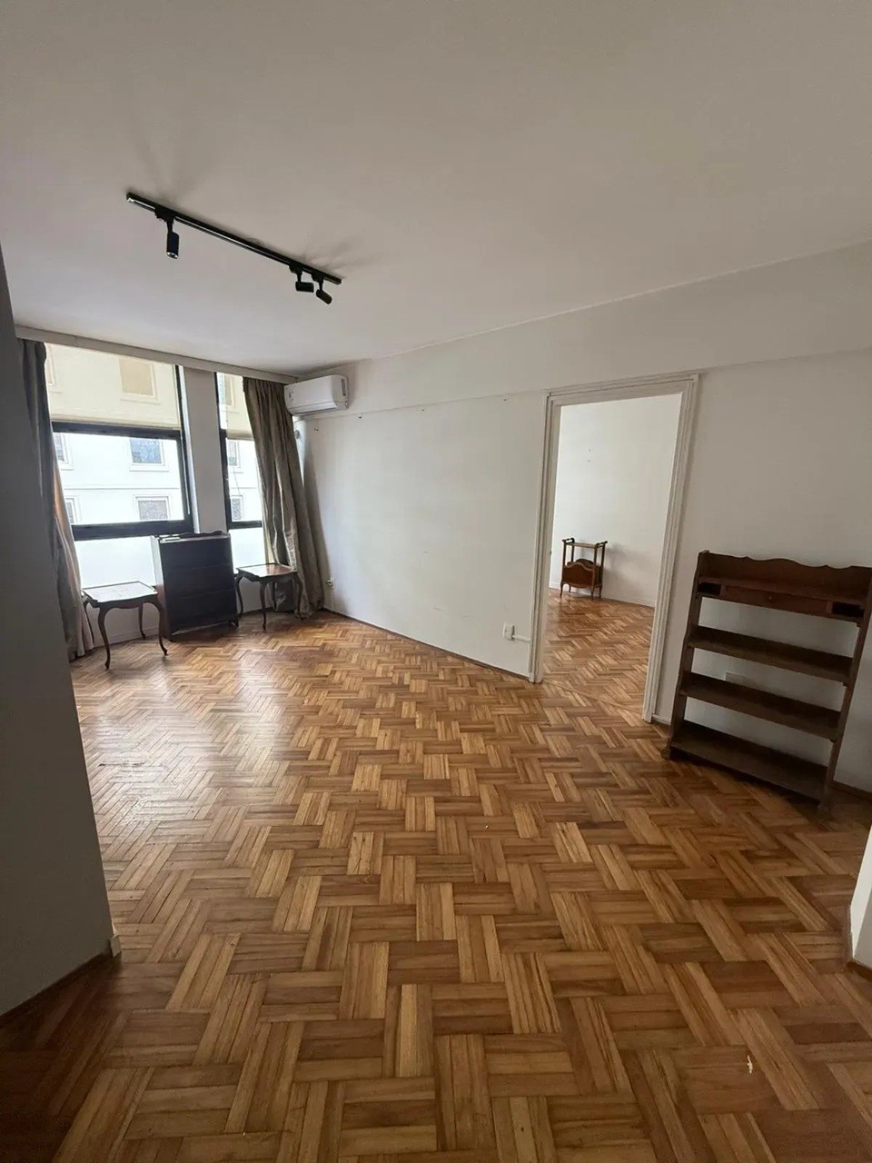 ALQUILER EN EL CENTRO DE 1 DORMITORIO AMUEBLADO, PISO ALTO AL FRENTE, AIRES, PORTERIA · Foto 1