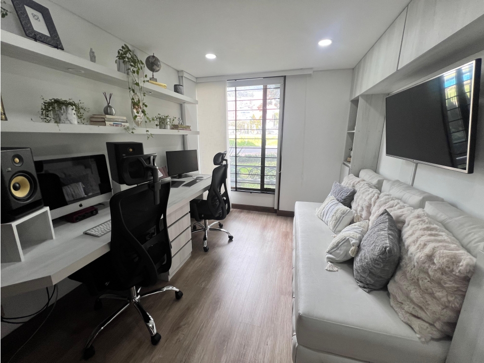 Apartamento en venta en Santa Barbara, Bogotá · foto 2 de 19