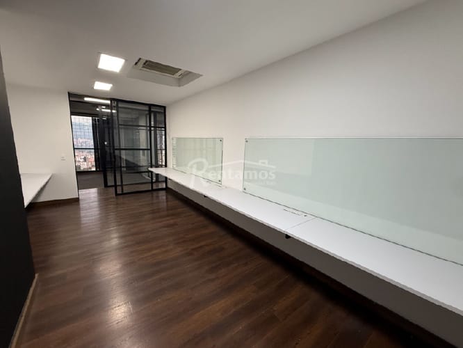 Oficina en arriendo en Altos Del Poblado, Medellín, 251 m² · foto 13 de 23