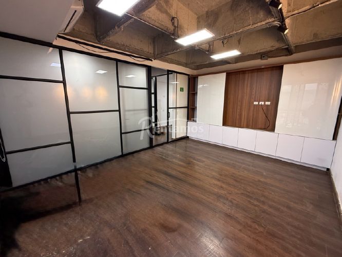 Oficina en arriendo en Altos Del Poblado, Medellín, 251 m² · foto 17 de 23