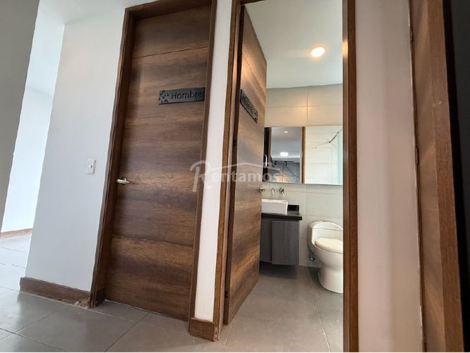 Oficina en arriendo en Altos Del Poblado, Medellín, 251 m² · foto 20 de 23