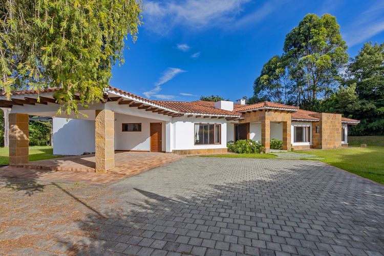 Casa de 4 alcobas en venta en Llano Grande, Rionegro, 430 m² · foto 2 de 24