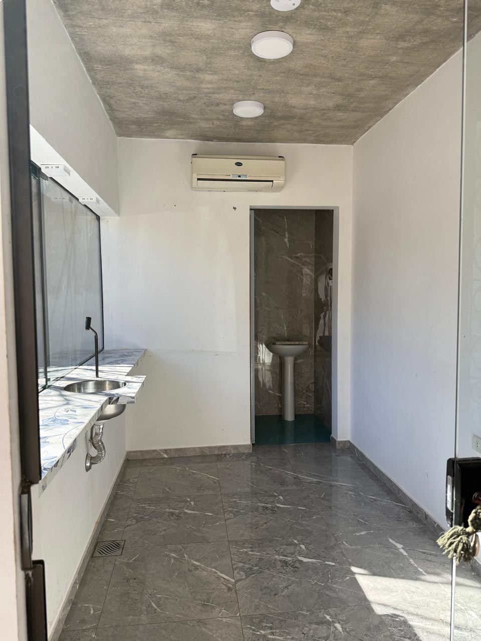 Local comercial en alquiler en Villa Aurelia, Asunción — foto 2