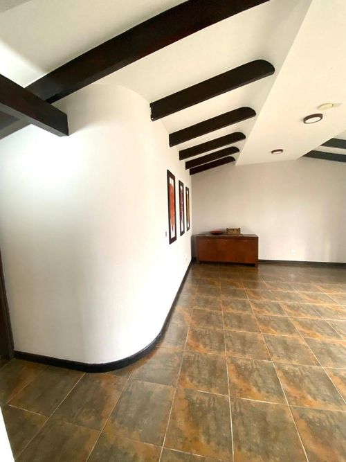 Casa de 4 alcobas en venta en La Arboleda, Cali, 750 m² · foto 3 de 24
