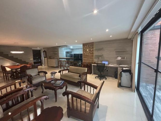 Apartamento de 2 alcobas en venta en Bellavista, Cali, 121 m² · foto 2 de 12