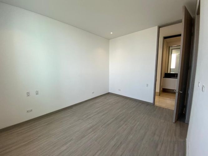 Apartamento de 3 alcobas en venta en Bellavista, Cali, 174 m² · foto 12 de 17