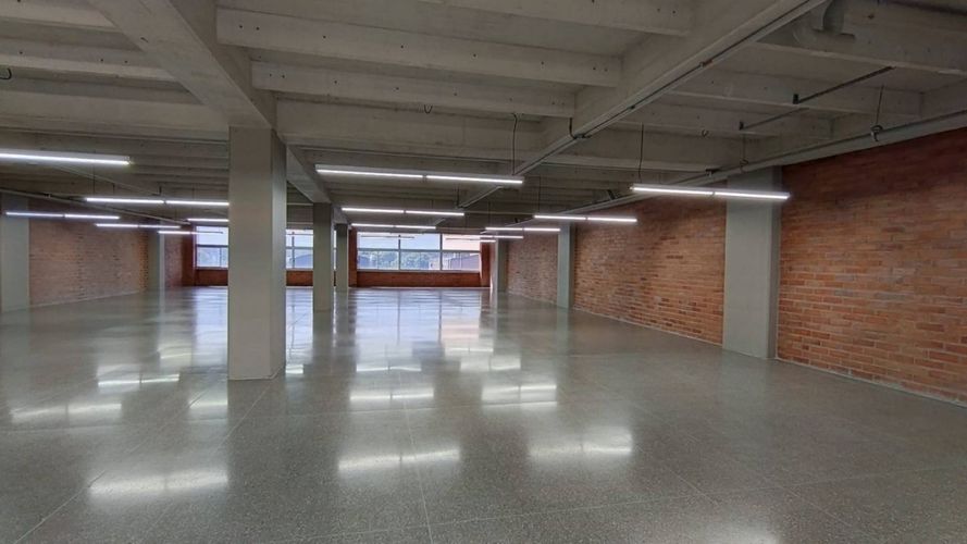 Local en arriendo en El Poblado, Medellín, 466 m² · foto 3 de 4