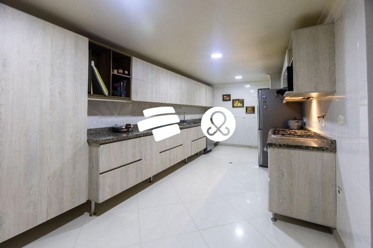 Casa de 5 alcobas en venta en El Poblado, Medellín, 538 m² · foto 5 de 24