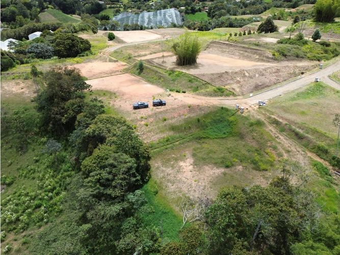 Lote en venta en San Nicolas, La Ceja, 2700 m² · foto 2 de 11