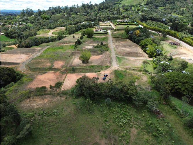 Lote en venta en San Nicolas, La Ceja, 2700 m² · foto 4 de 11