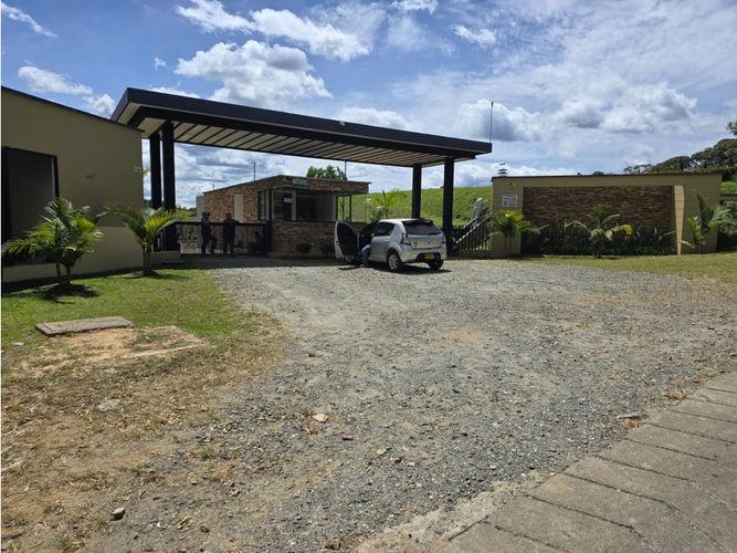 Lote en venta en San Nicolas, La Ceja, 2700 m² · foto 6 de 11