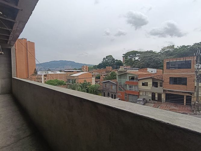 Bodega en arriendo en Boston, Medellín, 210 m² · foto 2 de 16