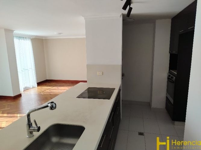 Apartamento de 2 alcobas en arriendo en Lalinde, Medellín, 96 m² · foto 2 de 24
