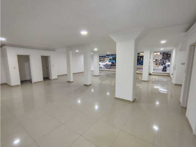 Oficina en arriendo en Santa Monica, Cali, 200 m² · foto 2 de 14