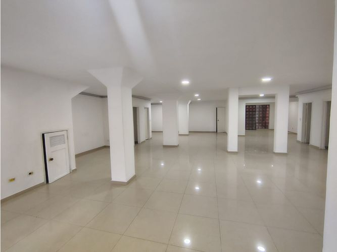 Oficina en arriendo en Santa Monica, Cali, 200 m² · foto 3 de 14