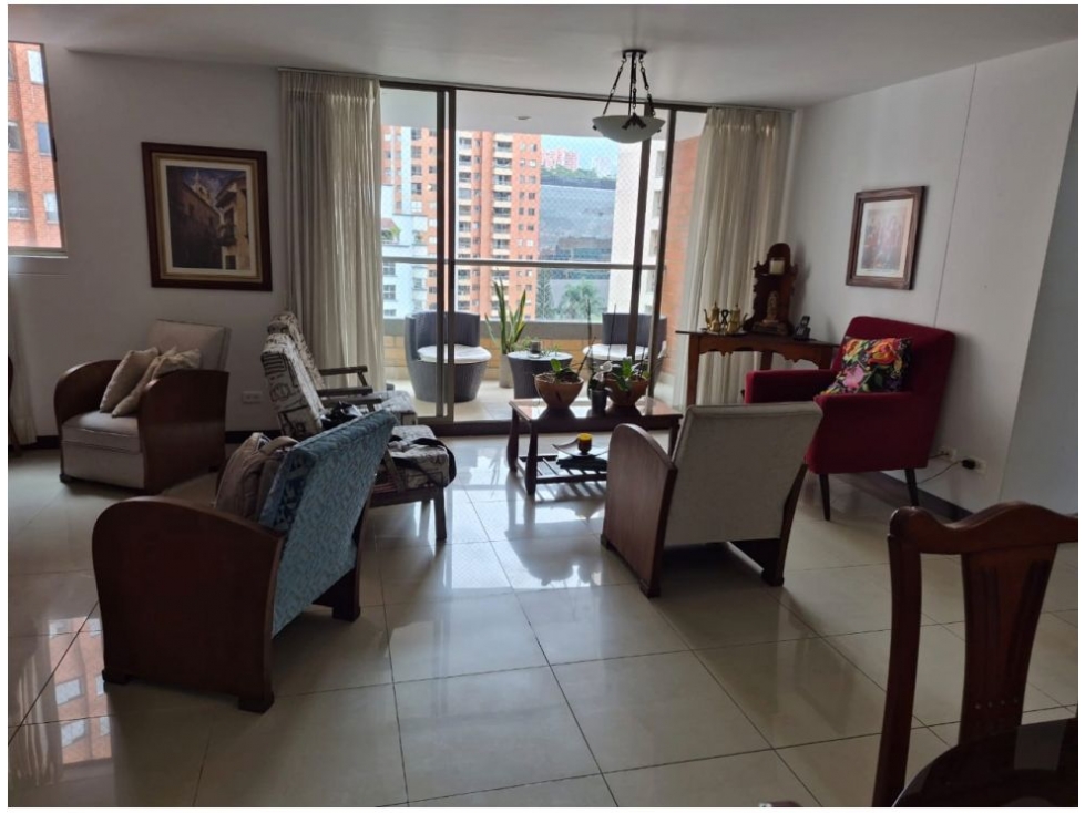 Apartamento en venta en El Poblado, Medellín 2