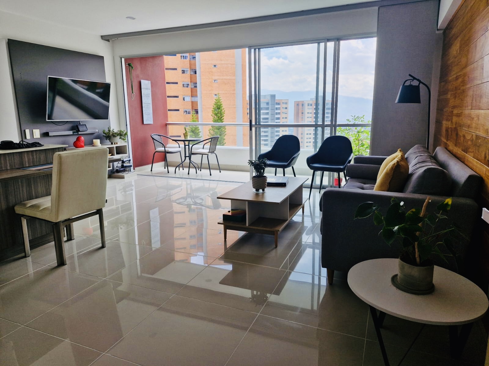 Apartamento en venta en Loma De Las Brujas, Envigado · foto 2 de 13