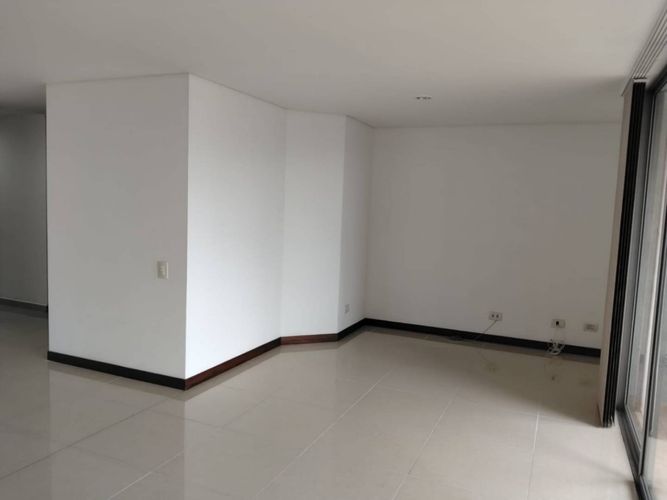 Apartamento de 3 alcobas en arriendo en Castropol, Medellín, 125 m² · foto 2 de 23