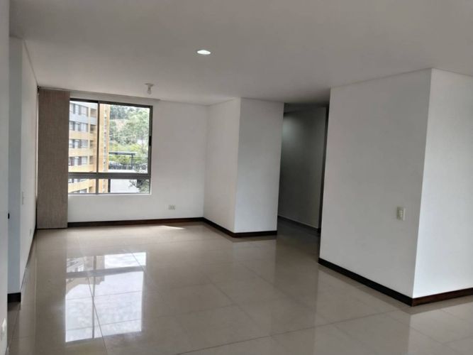 Apartamento de 3 alcobas en arriendo en Castropol, Medellín, 125 m² · foto 3 de 23