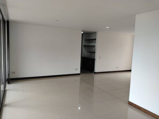 Apartamento de 3 alcobas en arriendo en Castropol, Medellín, 125 m² · foto 4 de 23