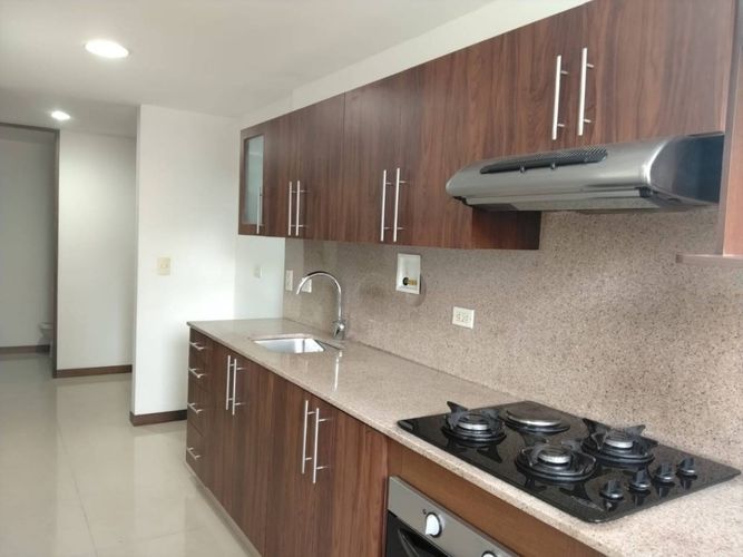 Apartamento de 3 alcobas en arriendo en Castropol, Medellín, 125 m² · foto 6 de 23