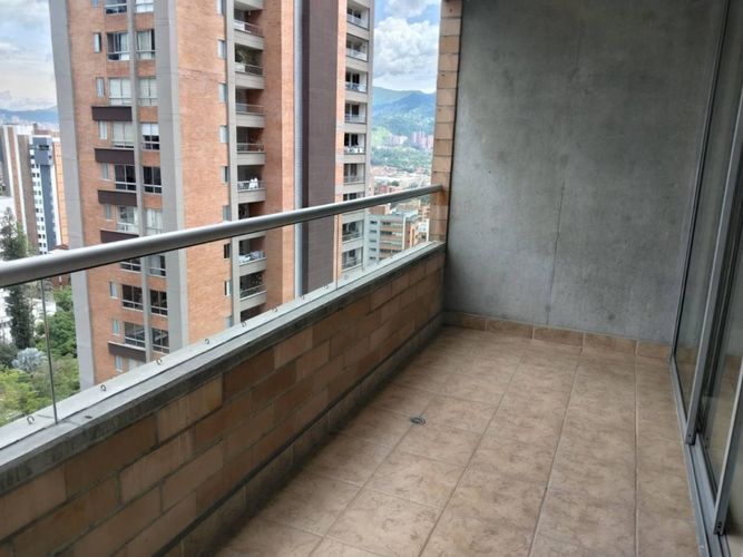 Apartamento de 3 alcobas en arriendo en Castropol, Medellín, 125 m² · foto 22 de 23