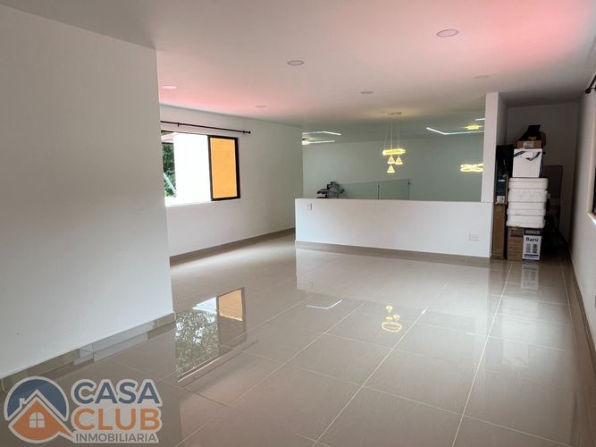 Casa de 5 alcobas en venta en Los Llanitos, Piedecuesta, 350 m² · foto 2 de 17