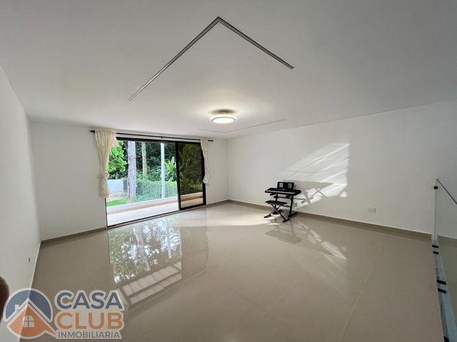 Casa de 5 alcobas en venta en Los Llanitos, Piedecuesta, 350 m² · foto 8 de 17