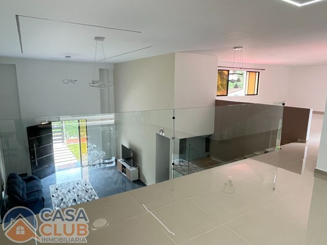 Casa de 5 alcobas en venta en Los Llanitos, Piedecuesta, 350 m² · foto 9 de 17