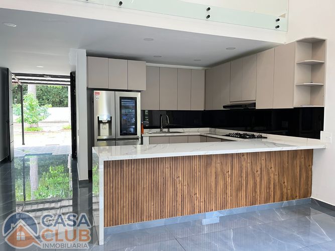 Casa de 5 alcobas en venta en Los Llanitos, Piedecuesta, 350 m² · foto 10 de 17