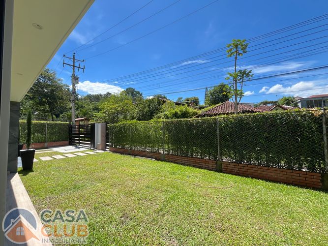 Casa de 5 alcobas en venta en Los Llanitos, Piedecuesta, 350 m² · foto 16 de 17
