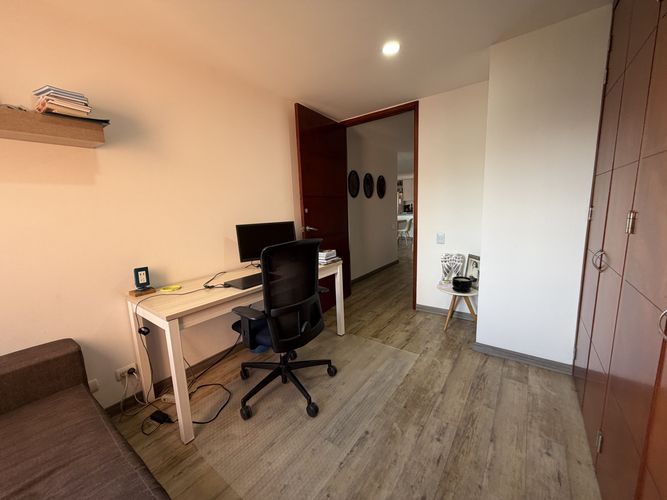 Apartamento de 3 alcobas en venta en El Castillo, Medellín, 138 m² · foto 17 de 23