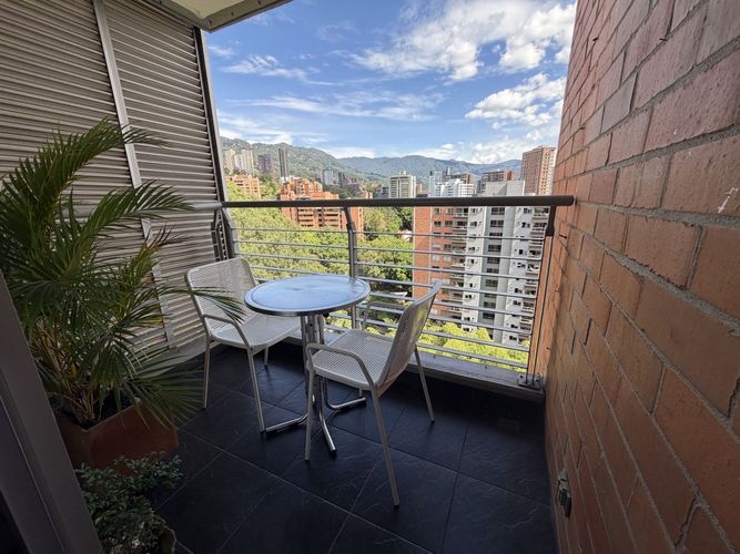 Apartamento de 3 alcobas en venta en El Castillo, Medellín, 138 m² · foto 21 de 23
