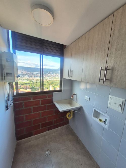 Apartamento de 3 alcobas en arriendo en La Hondonada, Medellín, 65 m² · foto 2 de 12