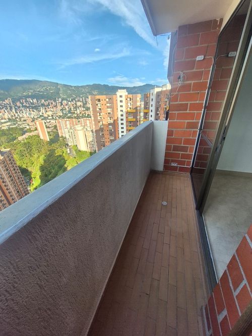 Apartamento de 3 alcobas en arriendo en La Hondonada, Medellín, 65 m² · foto 3 de 12