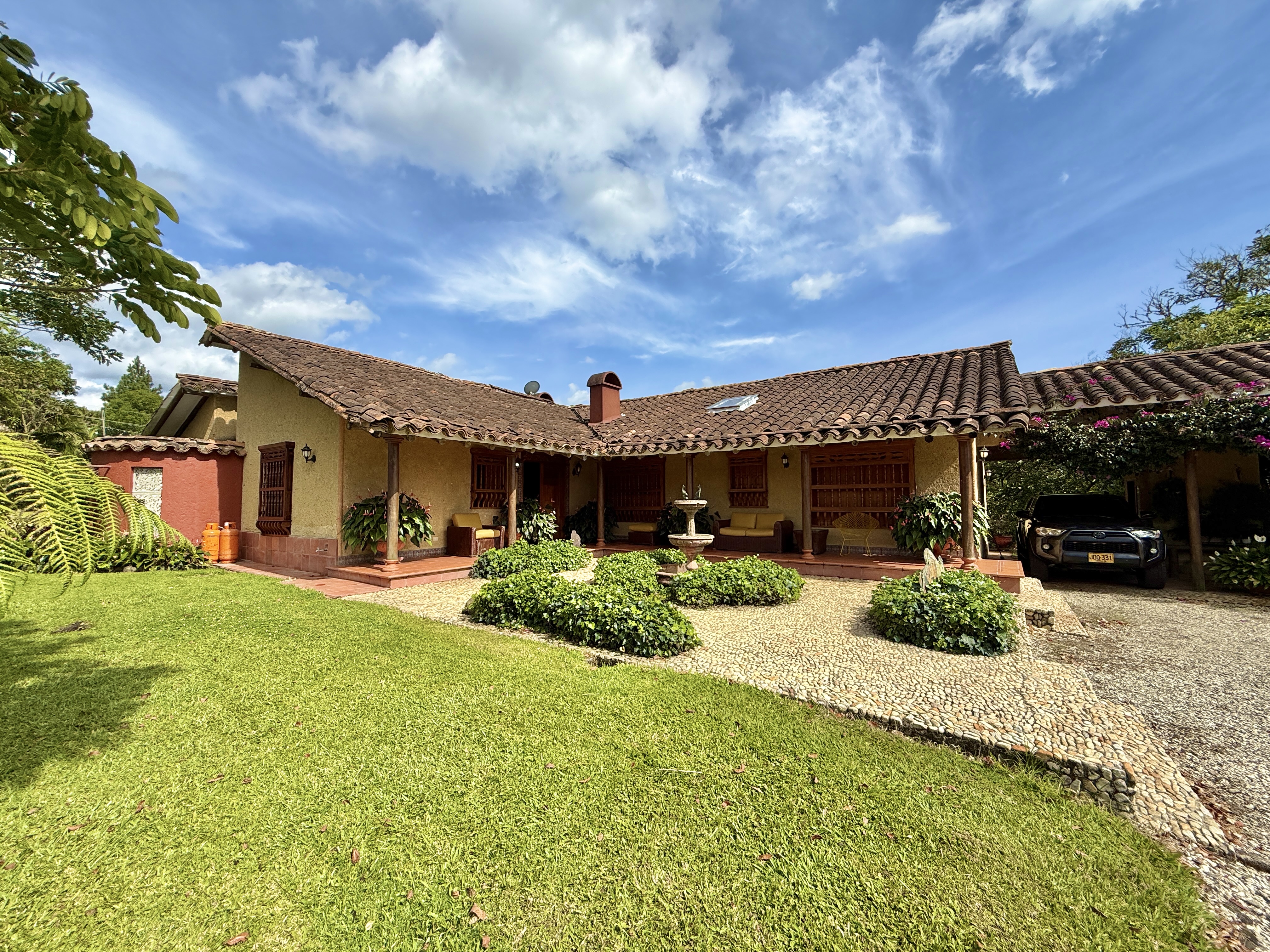 5BR Country House in El capiro (300 m²) for Sale - 2