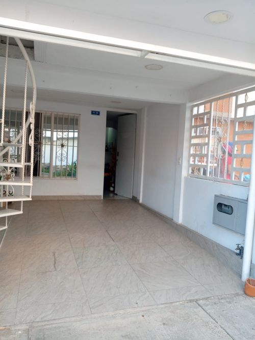 Casa de 3 alcobas en venta en Candelaria, 100 m² · foto 2 de 24