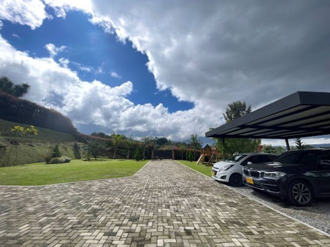 Casa de 3 alcobas en venta en Guamito, La Ceja, 500 m² · foto 2 de 24