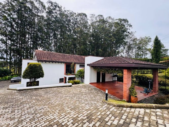 Casa de 4 alcobas en venta en Llano Grande, Rionegro, 430 m² · foto 2 de 24