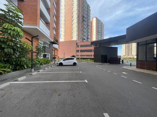 Apartamento de 2 alcobas en venta en Rionegro, 75 m² · foto 2 de 24