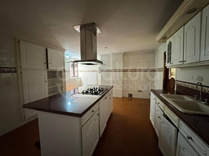 Apartamento de 4 alcobas en arriendo en Santa Maria De Los Angeles, Medellín, 272 m² · foto 2 de 24
