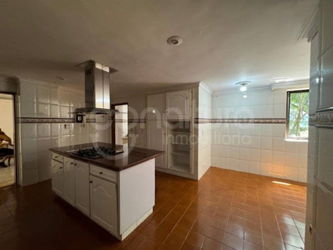 Apartamento de 4 alcobas en arriendo en Santa Maria De Los Angeles, Medellín, 272 m² · foto 3 de 24