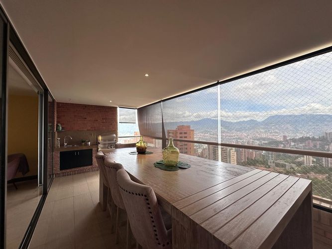 Apartamento de 4 alcobas en arriendo en El Poblado, Medellín, 237 m² · foto 19 de 20