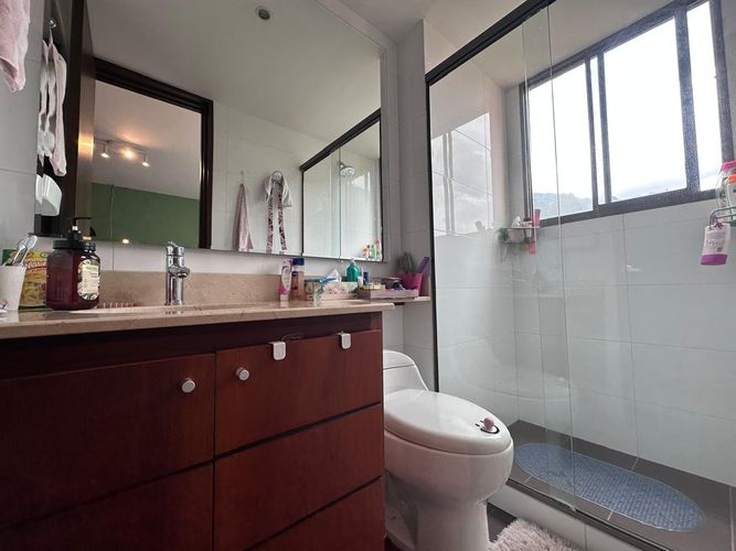 Apartamento de 4 alcobas en arriendo en El Poblado, Medellín, 237 m² · foto 18 de 20