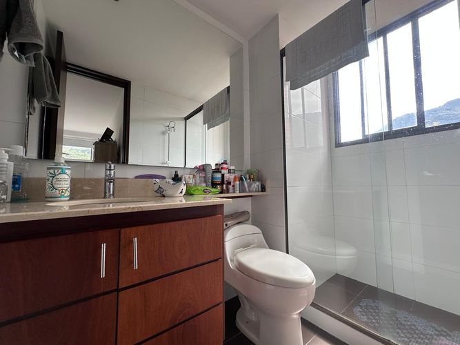 Apartamento de 4 alcobas en arriendo en El Poblado, Medellín, 237 m² · foto 16 de 20