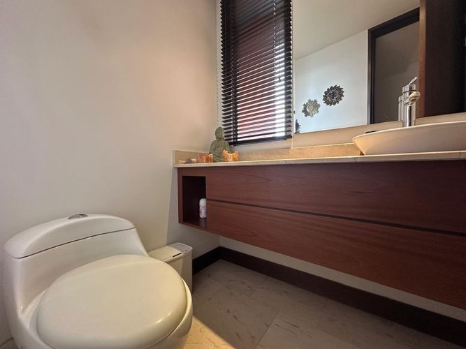 Apartamento de 4 alcobas en arriendo en El Poblado, Medellín, 237 m² · foto 13 de 20
