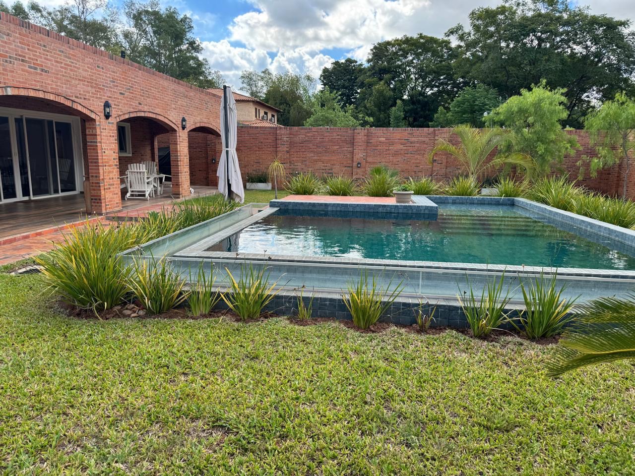 Alquilo/Vendo Residencia en Barrio Cerrado Surubi’i. — foto 2