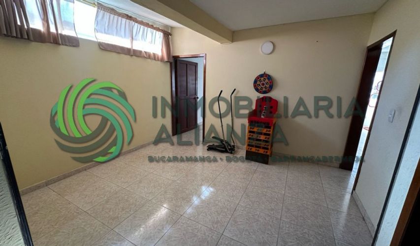Apartamento de 8 alcobas en venta en San Alonso, Bucaramanga, 231 m² · foto 8 de 19