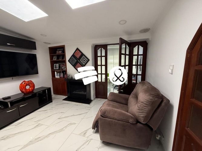 Casa de 3 alcobas en venta en Niza Norte, Bogotá, 228 m² · foto 4 de 23
